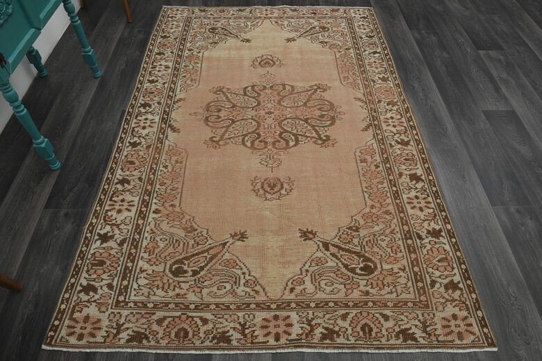 Handmade Foliate Area Rug