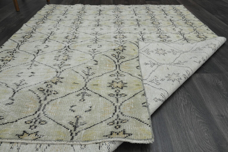 Handmade Floral Vintage Rug