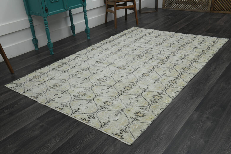 Handmade Floral Vintage Rug