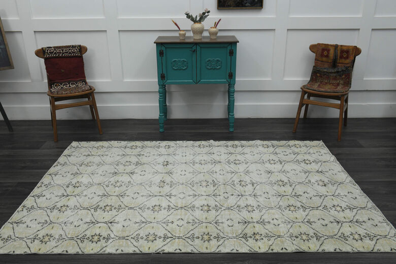 Handmade Floral Vintage Rug