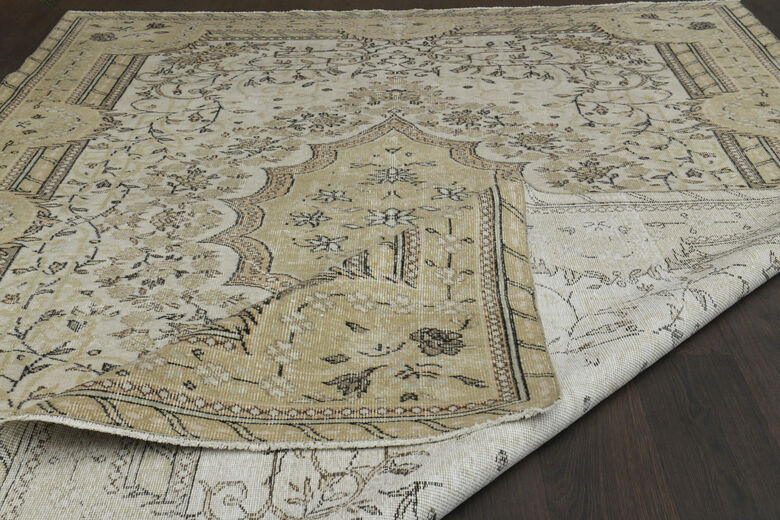 Handmade Beige Turkish Anatolian Rug