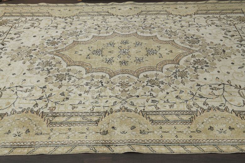 Handmade Beige Turkish Anatolian Rug