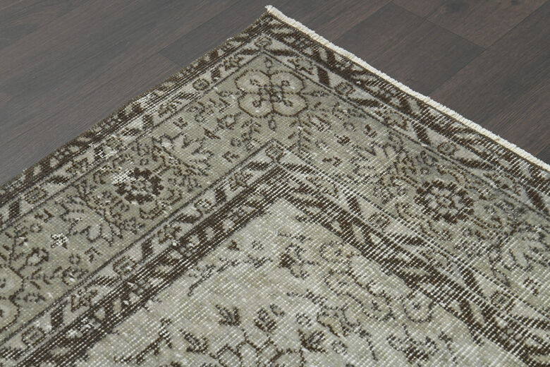 Handmade Beige Foliate Rug