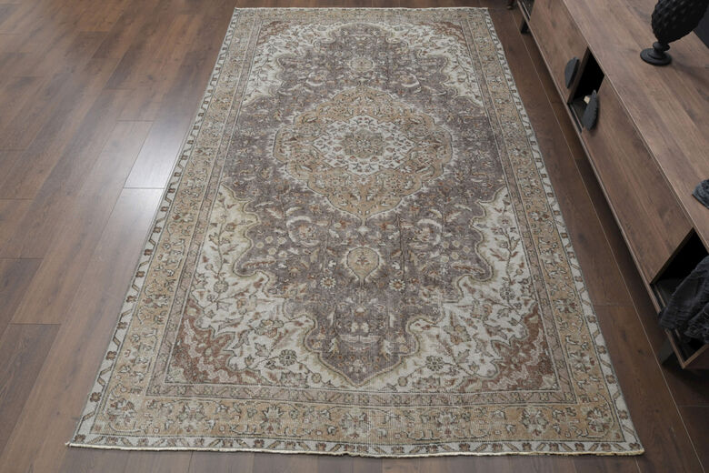 Handmade Vintage Oriental Anatolian Rug