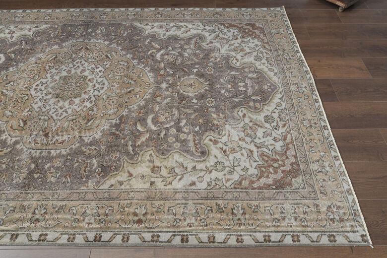 Handmade Vintage Oriental Anatolian Rug