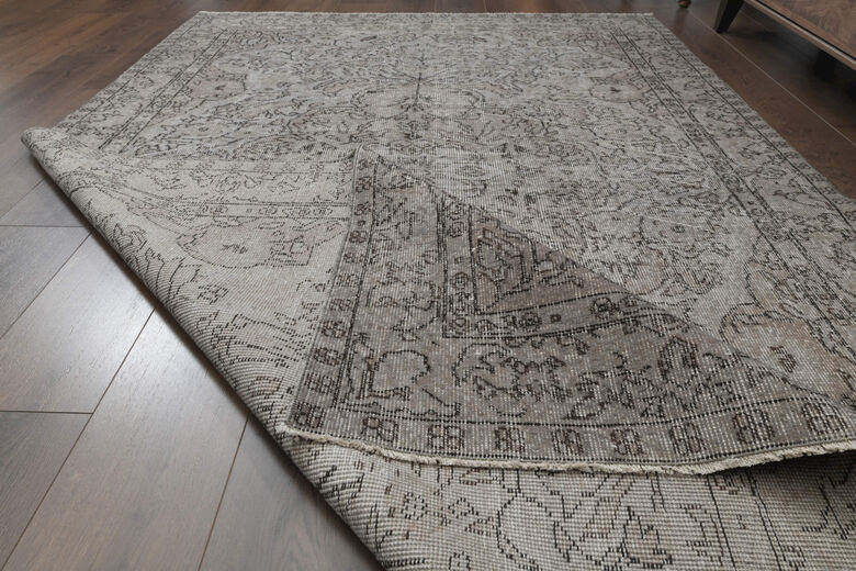 Vintage Foliate Wool Rugs