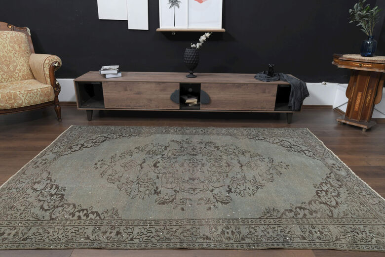 Handmade Vintage Oriental Anatolian Rug