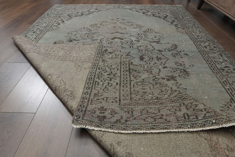 Handmade Vintage Oriental Anatolian Rug