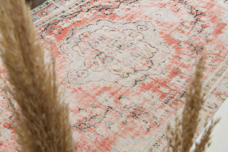 6x10 Feet - Distressed Vintage Area Rug