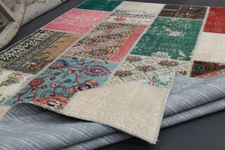 Vintage Vibrant Area Rug - Thumbnail