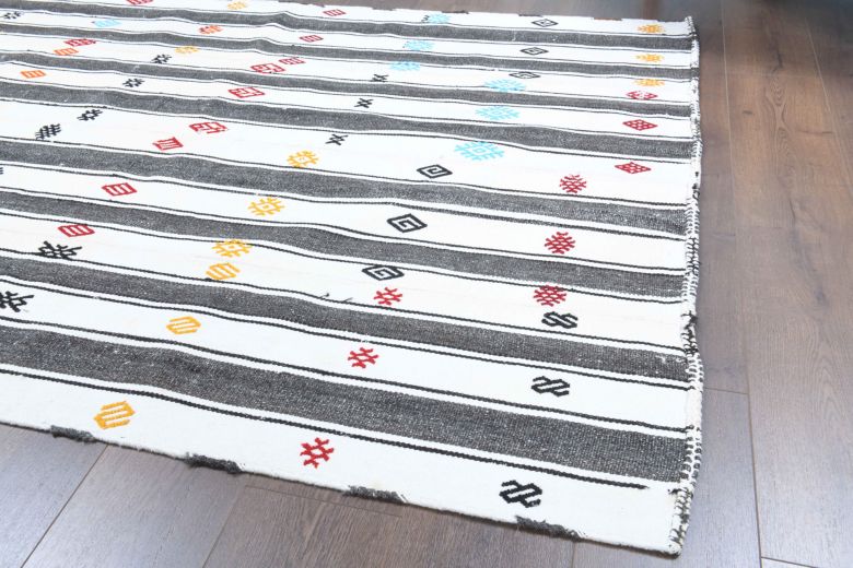 Handmade Vintage Kilim Rug