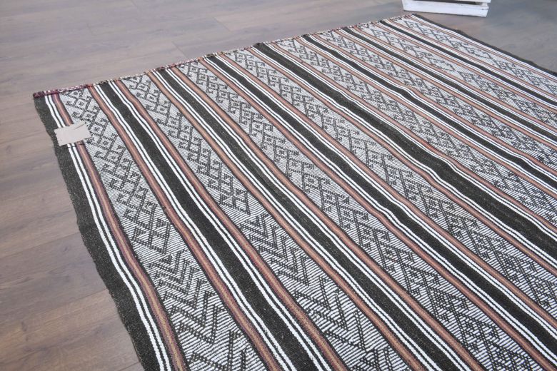 Handmade Vintage Kilim Rug