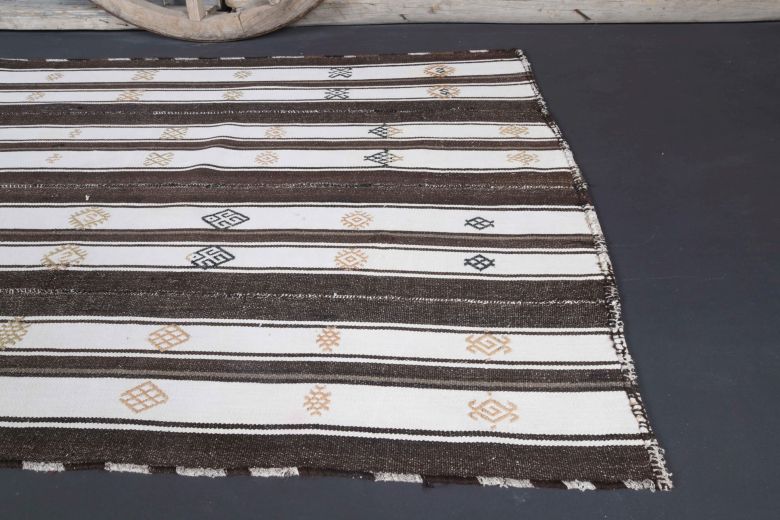 Handmade Vintage Kilim Rug