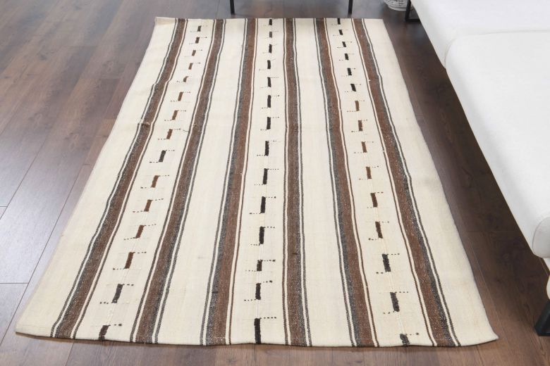 Handmade Vintage Beige Kilim Rug