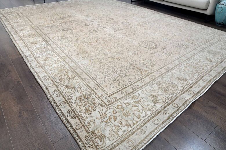 Persian 9x13 Wool Floral Rug