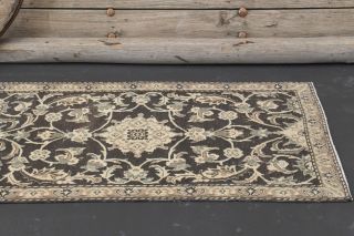 Black & Beige Vintage Runner - Thumbnail