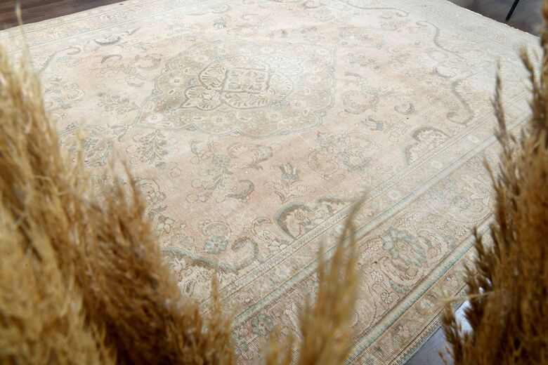 Persian 9x13 Faded Floral Rug