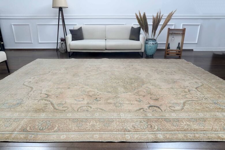 Persian 9x13 Faded Floral Rug