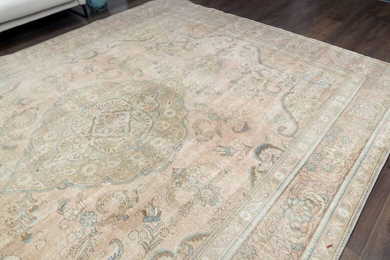 Persian 9x13 Faded Floral Rug