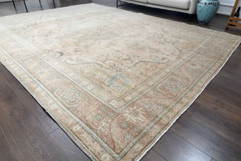 Persian 9x13 Faded Floral Rug