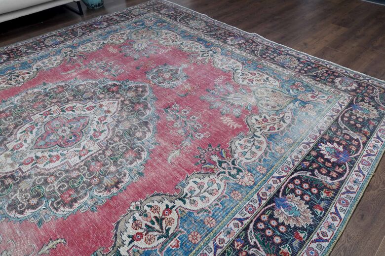Pink Medallion Persian Vintage Woven Wool Rug