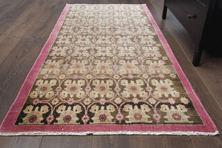 Pink Bordered Brown Carpet - Thumbnail