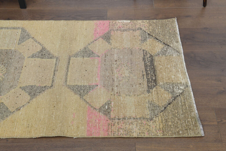 Faded Geometric Vintage Runner