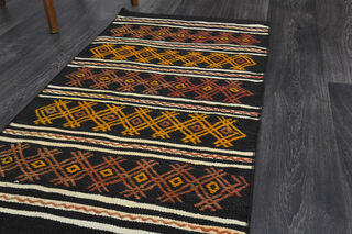 1970s Flatweave Kilim Runner Rug - Thumbnail