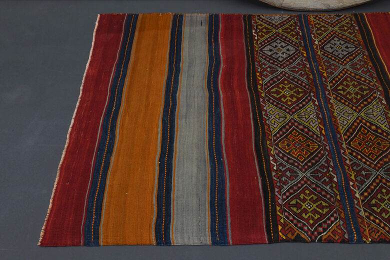 Vintage Traditional Turkish Kilim Rug