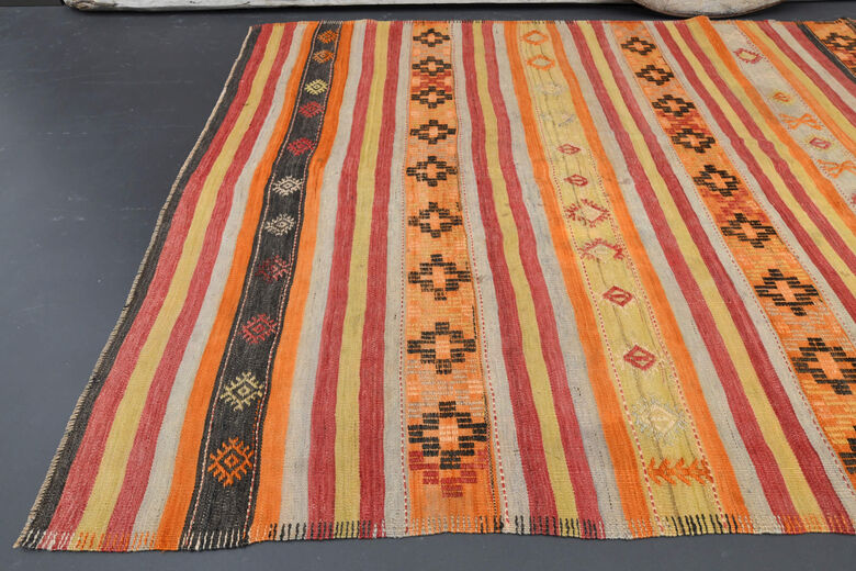 Kilim Vintage Oushak Area Rug