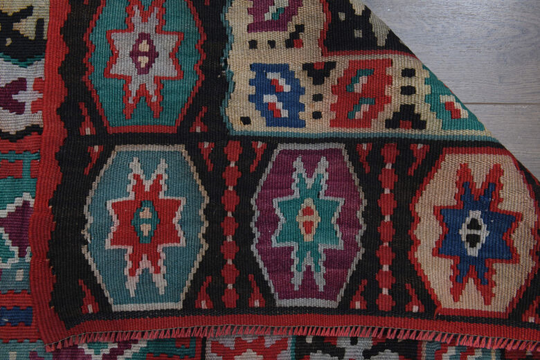 Ethnic Navajo - Vintage Kilim Area Rug