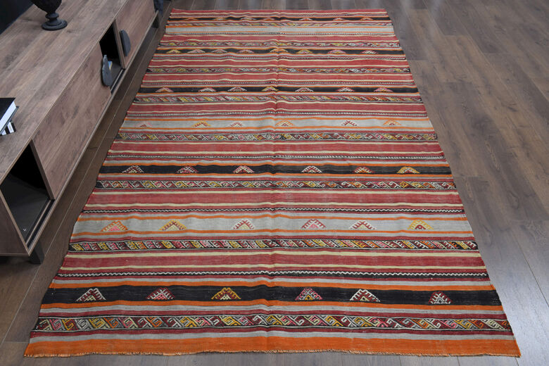 Traditional Handmade Vintage Rug