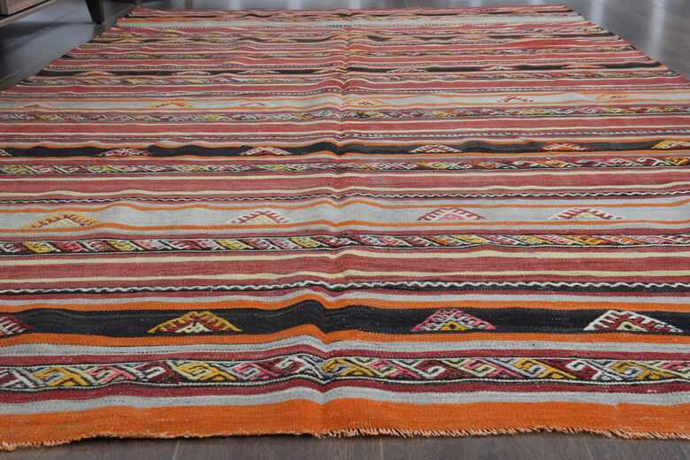 Traditional Handmade Vintage Rug