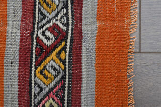 Traditional Handmade Vintage Rug - Thumbnail