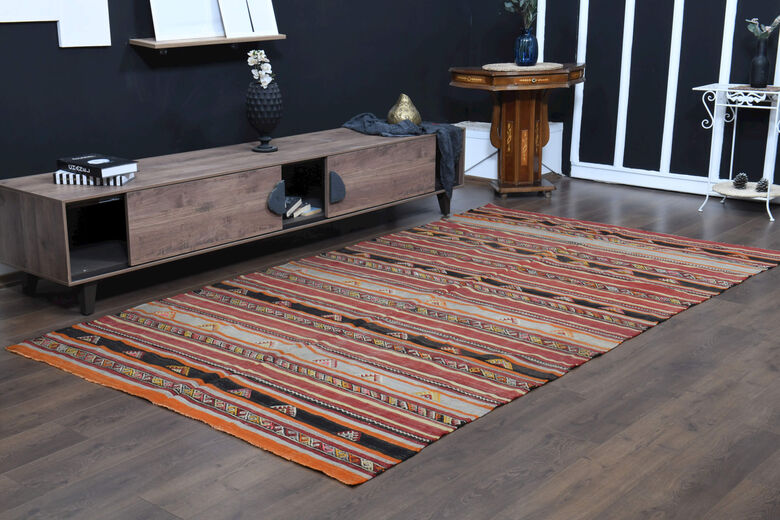 Traditional Handmade Vintage Rug