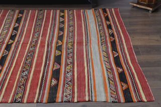 Traditional Handmade Vintage Rug - Thumbnail