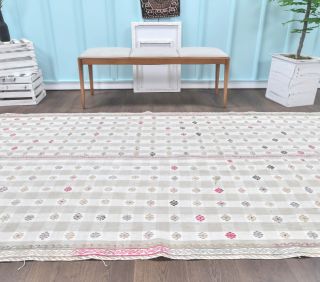 Vintage Floral Area Rug - Thumbnail