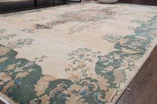 Vintage Area Rug - Thumbnail