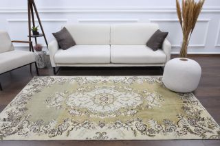 Oriental Vintage Area Rug - Thumbnail