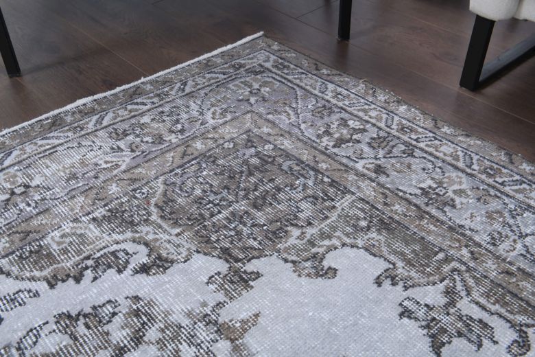 Turkish Vintage Oriental Area Anatolian Rug