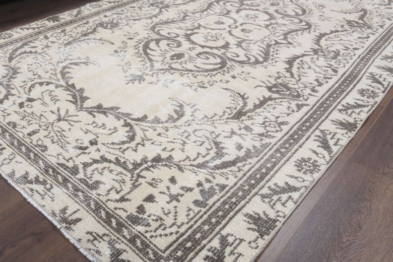 Vintage Oriental Area Rug - 28669