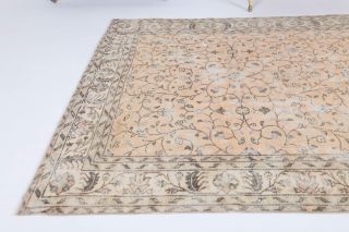 Vintage Floral Area Rug - Thumbnail