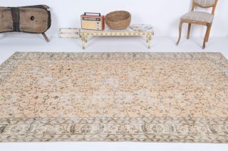 Vintage Floral Area Rug - Thumbnail