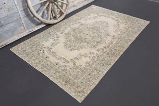 Vintage Oriental Handmade Wool Rug - Thumbnail