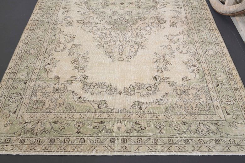 Vintage Oriental Handmade Wool Rug