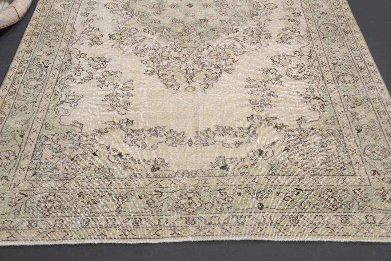 Vintage Oriental Handmade Wool Rug