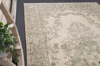 Vintage Oriental Handmade Wool Rug - Thumbnail