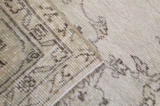 Vintage Oriental Handmade Wool Rug - Thumbnail