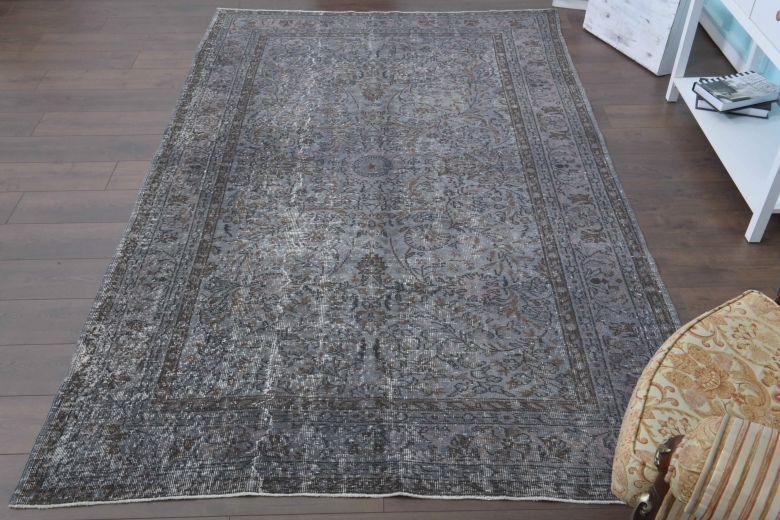 Vintage Gray Floral Rug 