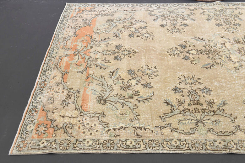Turkish Vintage Anatolian Oriental Rug